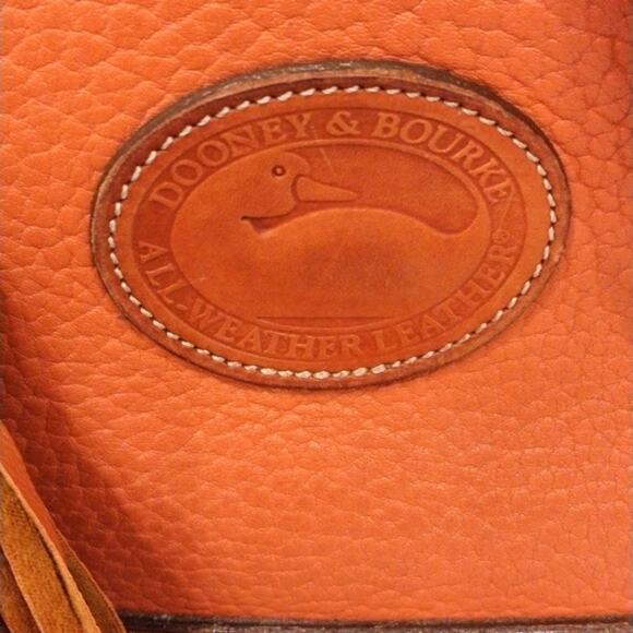 Rare NORFOLK Dooney & Bourke Dome Shoulderbag w added Tassel Accent Chain - Picture 4 of 16